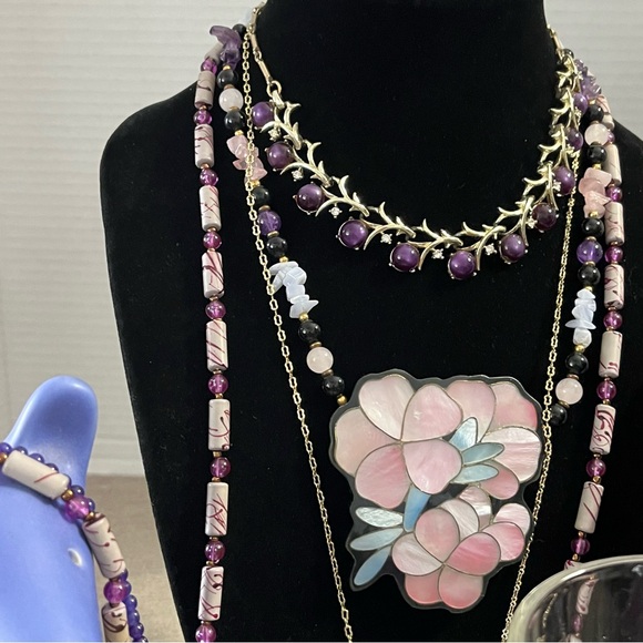 Lot of 16 Vintage Mixed Jewelry Items Purple/Blue/Grey Glass Stones Acrylic Etc - Picture 4 of 17